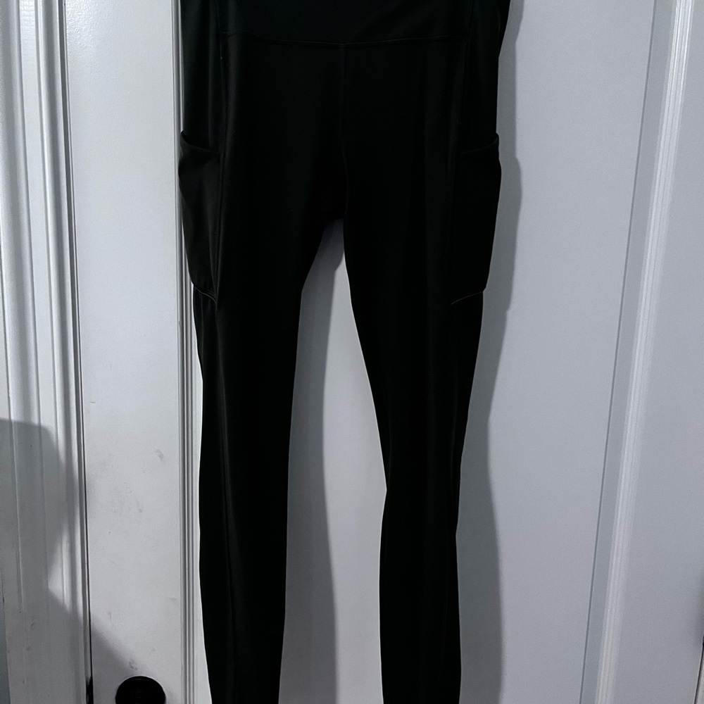 Black Lululemon leggings with pockets